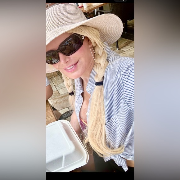 Peaceful and kind behavior. 😊 - Picture 2 of 13